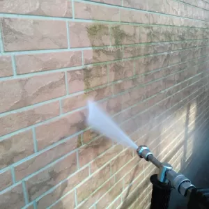 外壁はなぜ汚れる？汚れの理由と外壁洗浄の効果について解説のサムネイル